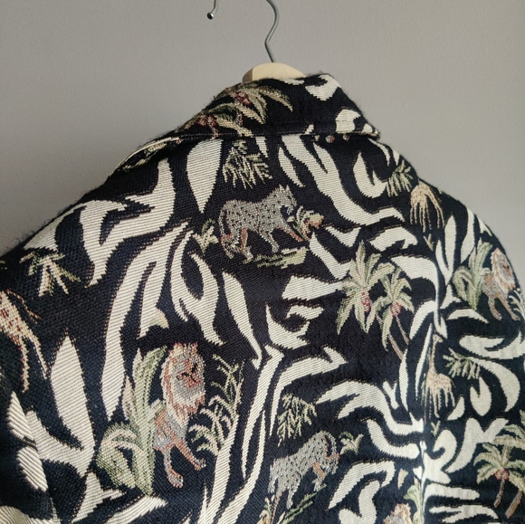 Erin London Vintage blazer in a gorgeous safari print - Picture 4 of 5
